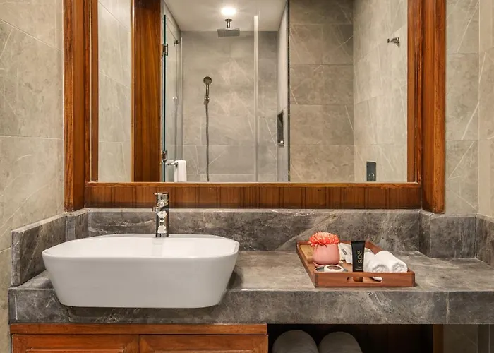 Varnabas Museum Hotel 5*